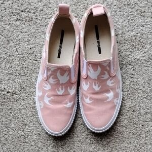 MCQ By Alexander McQueen Swallow Slip-on Sneakers